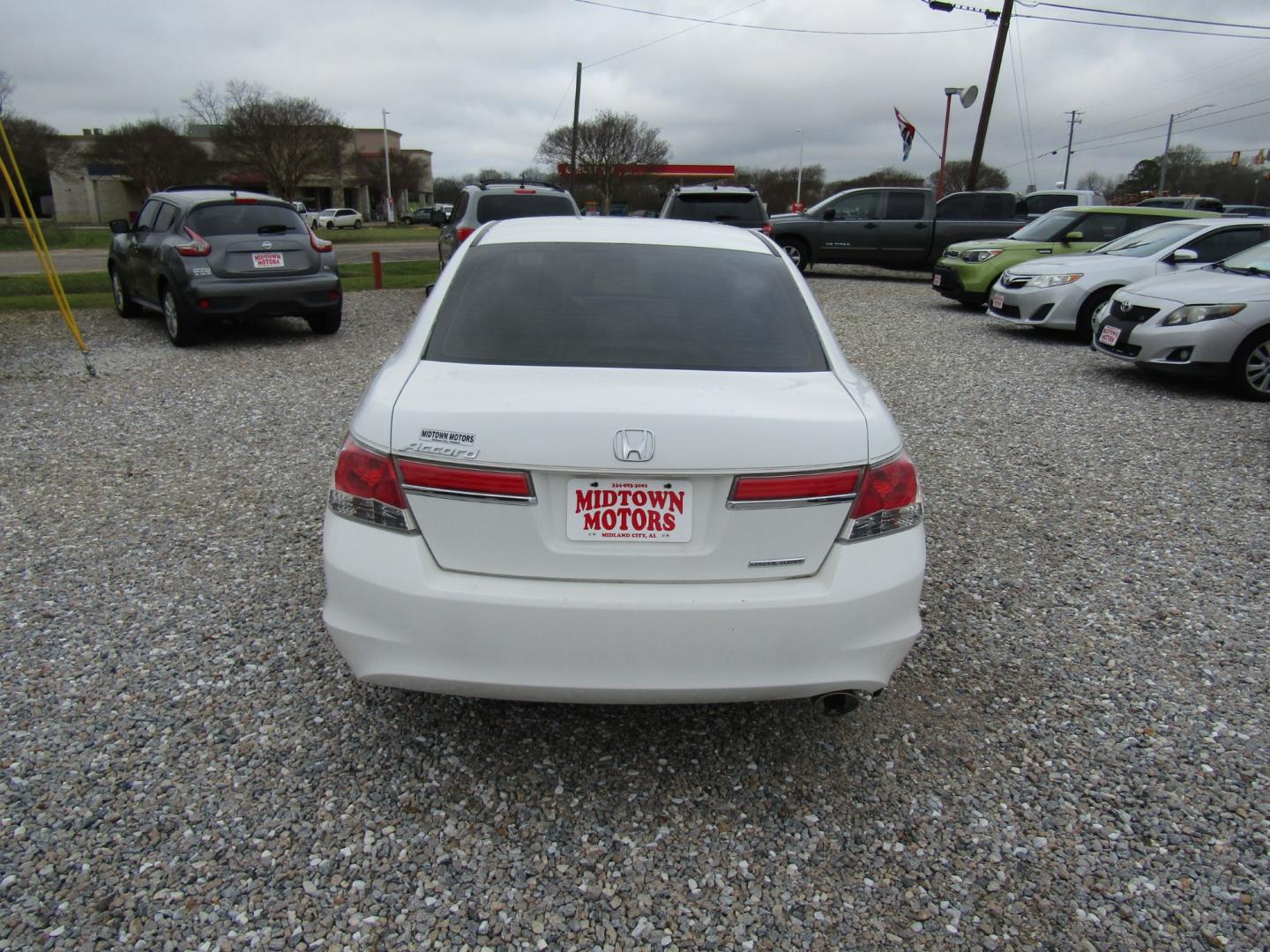 2011 White Honda Accord SE Sedan AT (1HGCP2F60BA) with an 2.4L L4 DOHC 16V engine, Automatic transmission, located at 15016 S Hwy 231, Midland City, AL, 36350, (334) 983-3001, 31.306210, -85.495277 - Photo#6